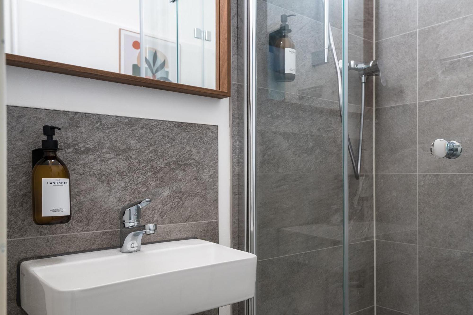 Apartament Super Zentral Super Schoener Altbau In Moabit Rostockerstrasse Im Herzen Von Fuer Bis Zu 6 Personen Berlin