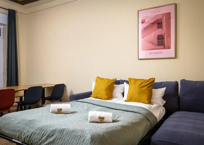 Super Zentral Super Schoener Altbau In Moabit Rostockerstrasse Im Herzen Von Berlin Fuer Bis Zu 6 Personen